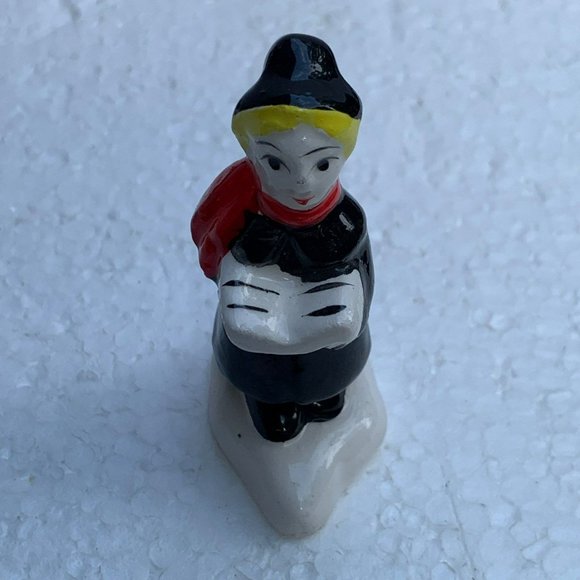 Dept 56 - Carolers - Woman Singing, Loose Figurine - Snow Village From 1979 - Picture 5 of 8